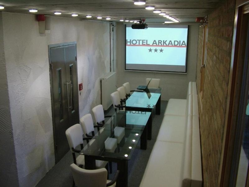 Hotel Arkadia Pécs Esterno foto