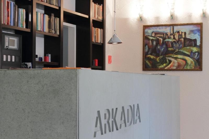 Hotel Arkadia Pécs Esterno foto