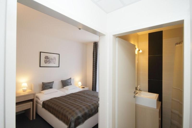 Hotel Arkadia Pécs Esterno foto