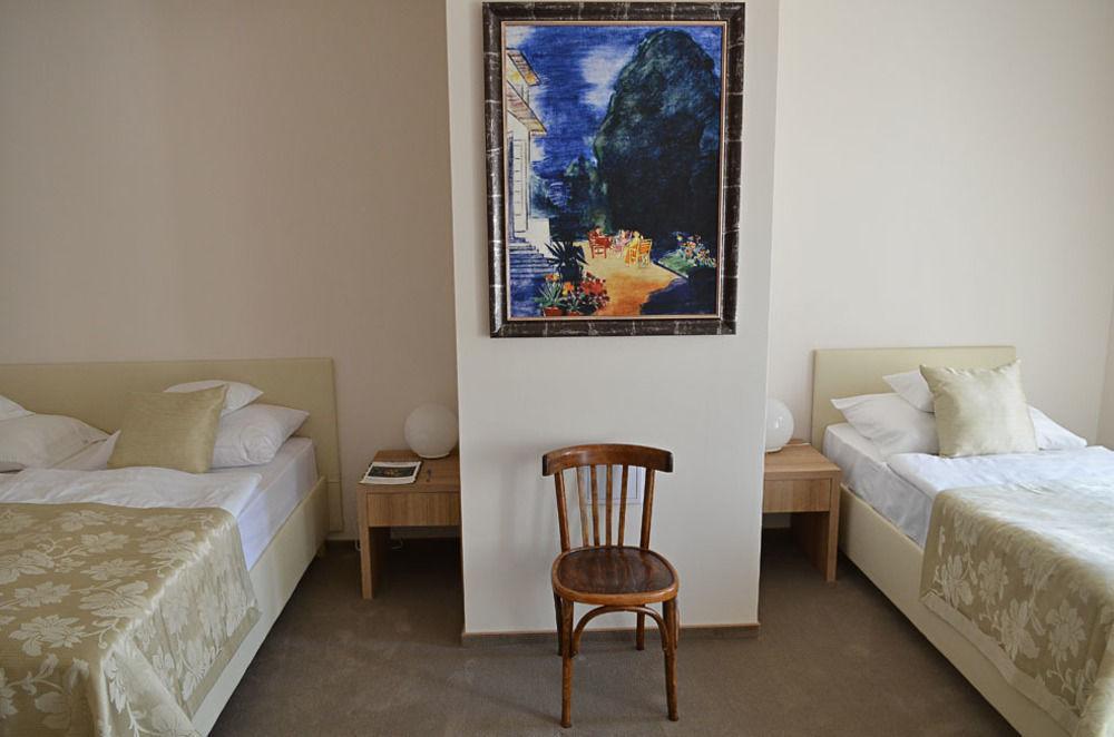 Hotel Arkadia Pécs Esterno foto