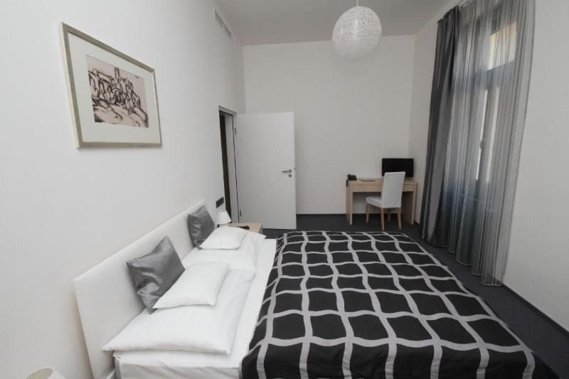 Hotel Arkadia Pécs Esterno foto